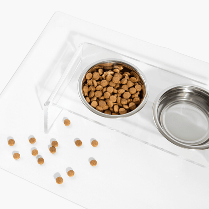 Top view of food and water in the triple silver feeder