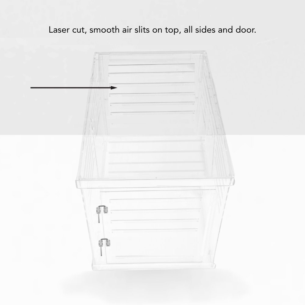 Ventilation detail on Hiddin Large Clear Pet Crate - Silver Latch