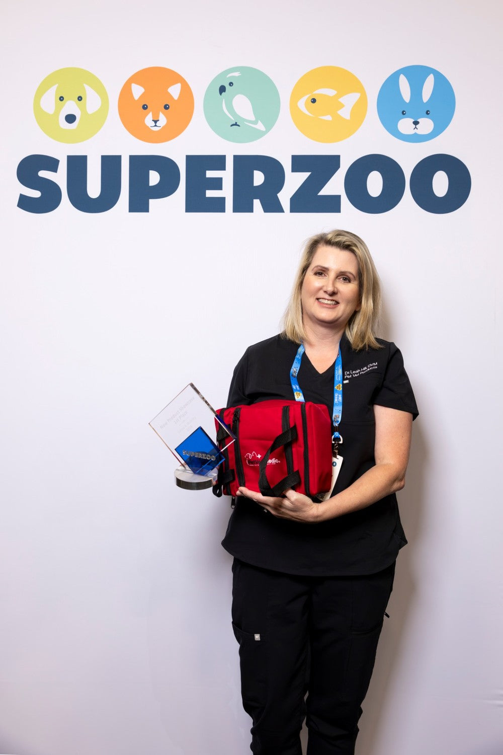 Imagen de características de PetVet Medic® Kit grande de primeros auxilios para mascotas - 120+ piezas, 4 de 10