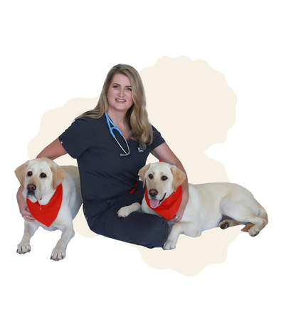 Dra. Leah Hill con Pet Vet First Aid Guide - Tapa blanda